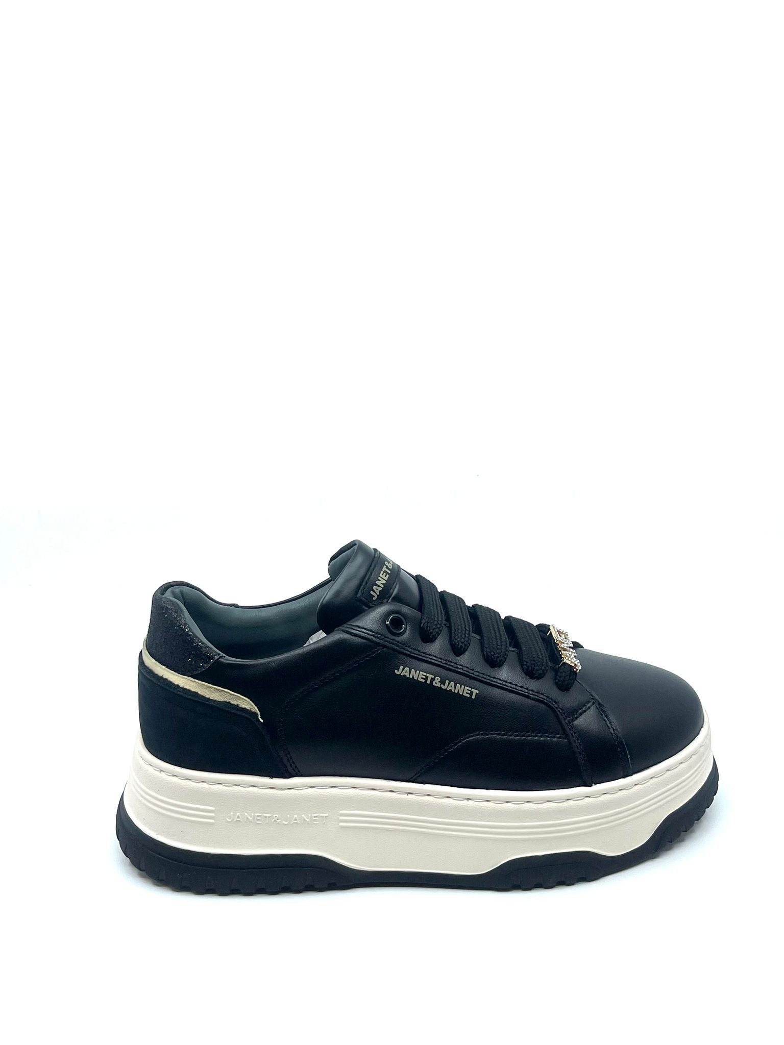 Sneakers J422B: The Perfect Blend of Everyday Comfort and Modern Street Style