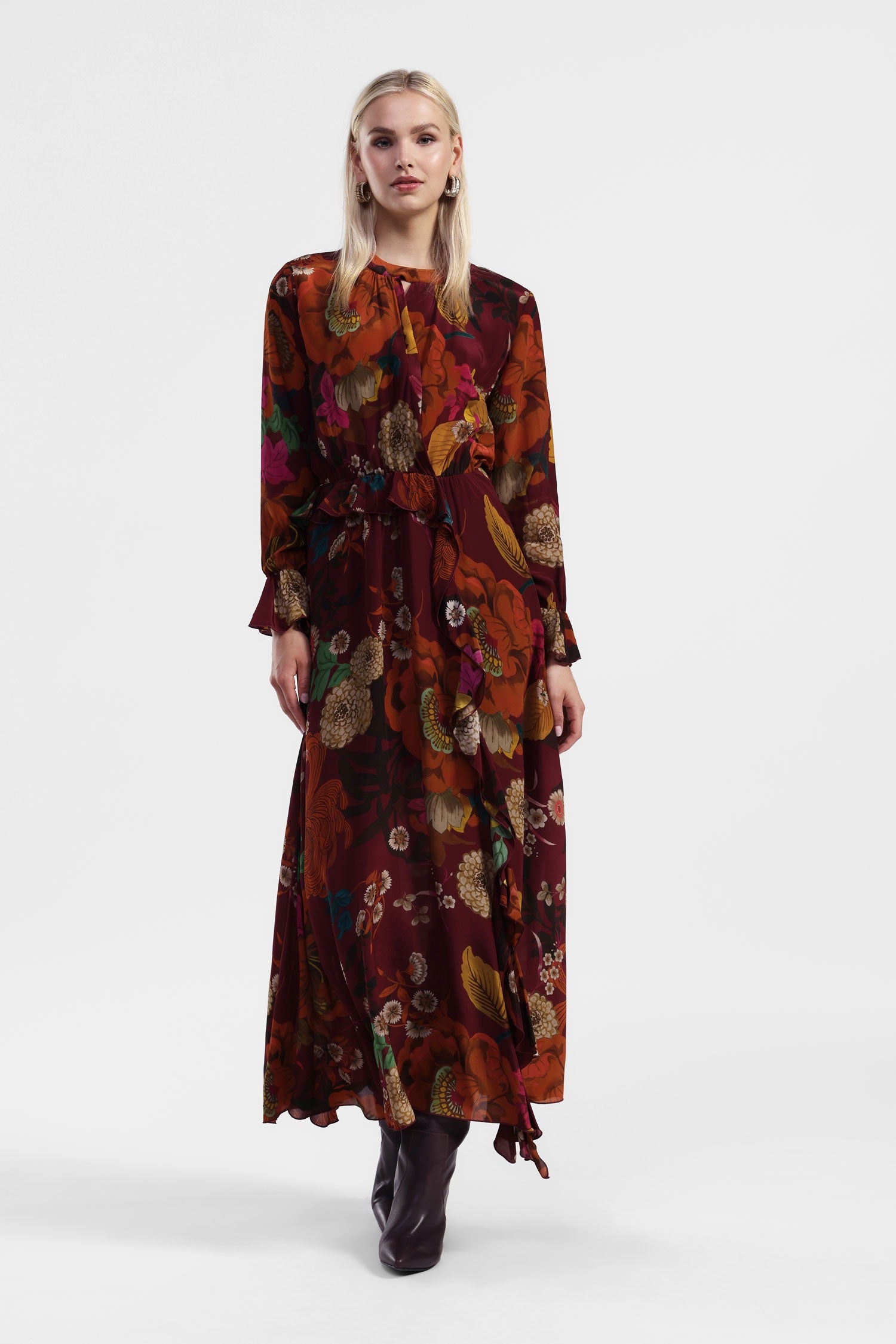 Vestito lungo a fiori con maniche lunghe