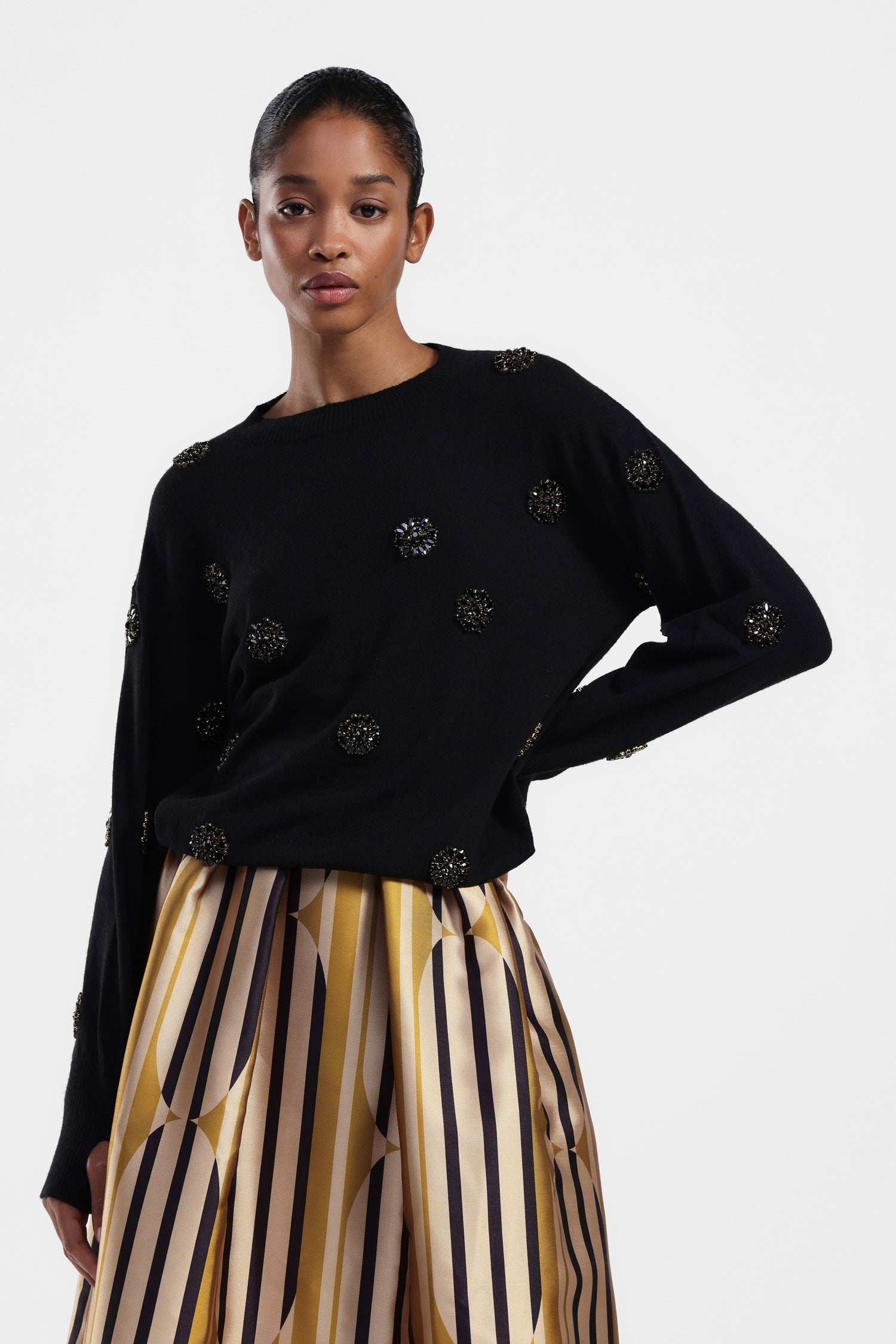 Pullover girocollo con applicazioni