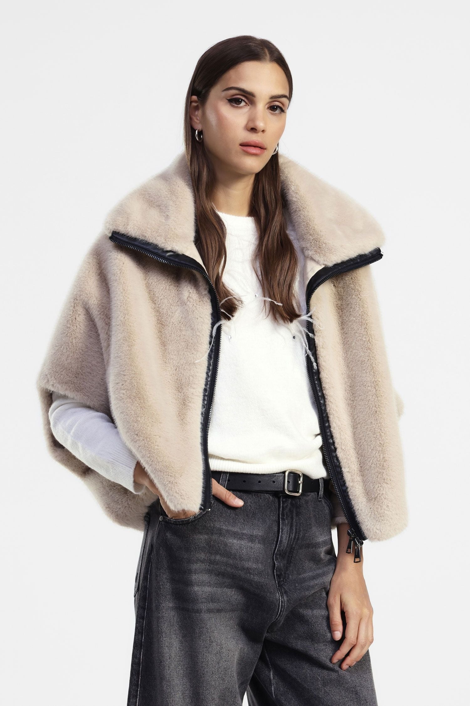 Eco-fur con zip e collo ampio