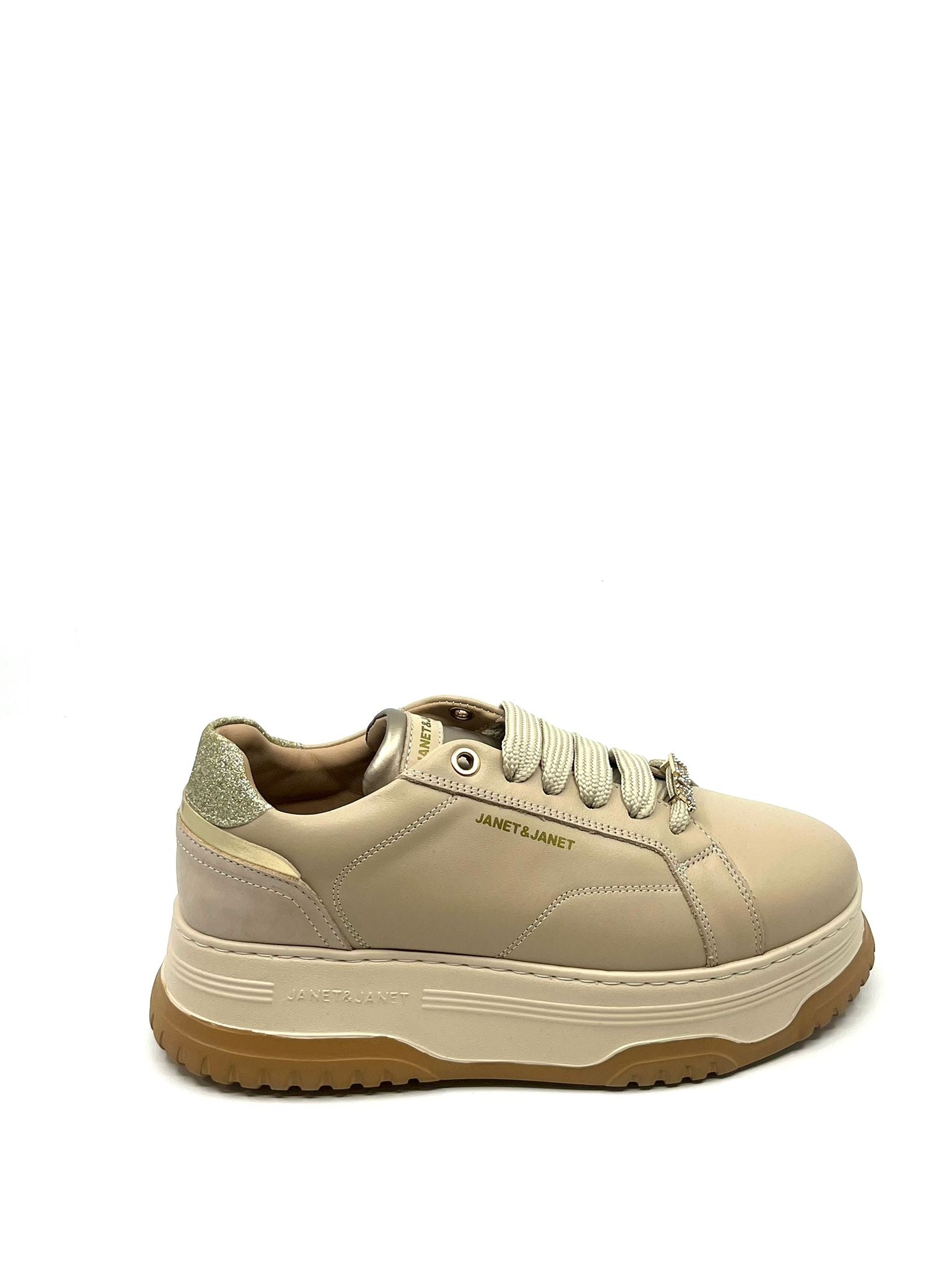 Sneakers J422A: The Everyday Performance Sneaker Built for Modern Style & All-Day Comfort