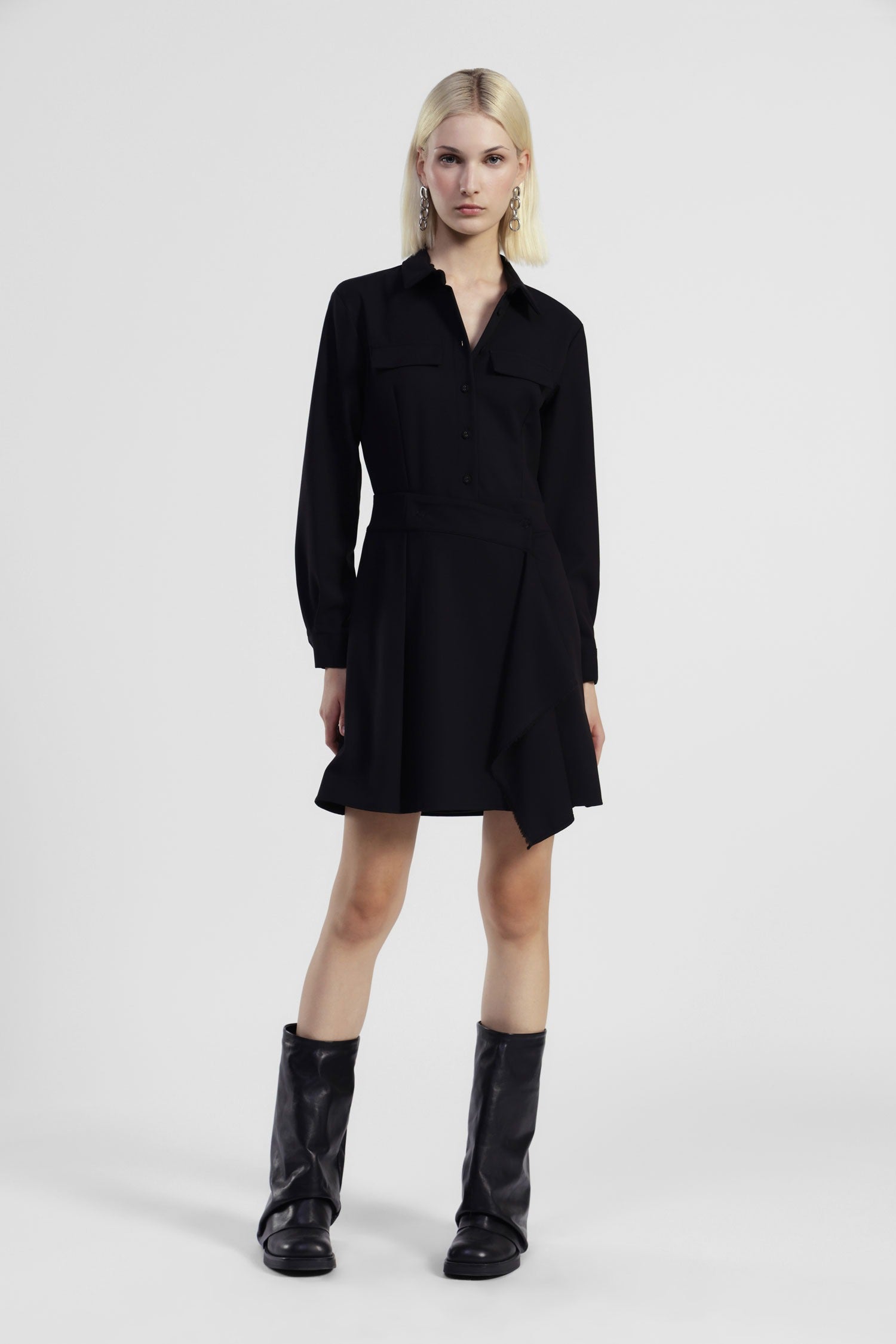 Abito corto bottoni tasche colletto classico