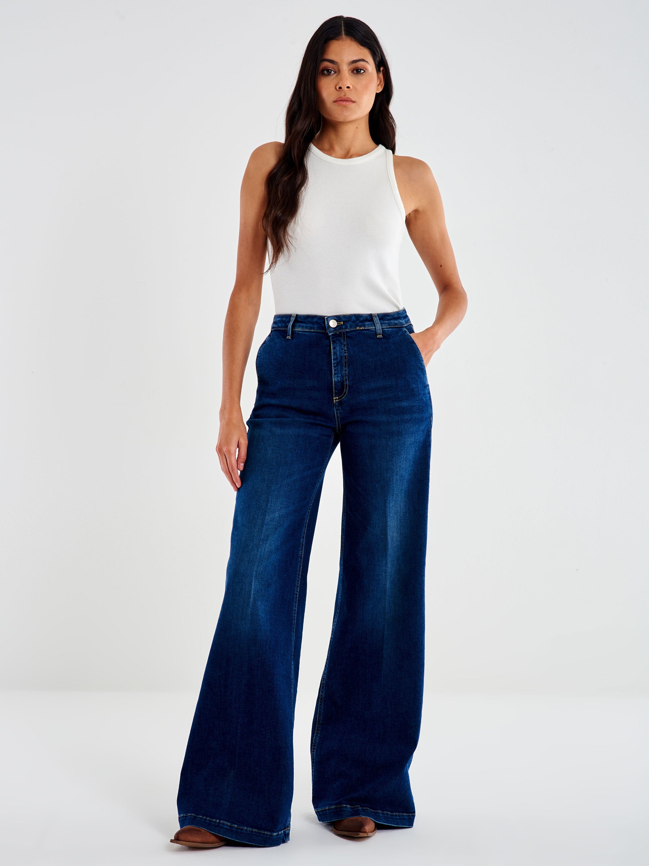 Elena Jeans